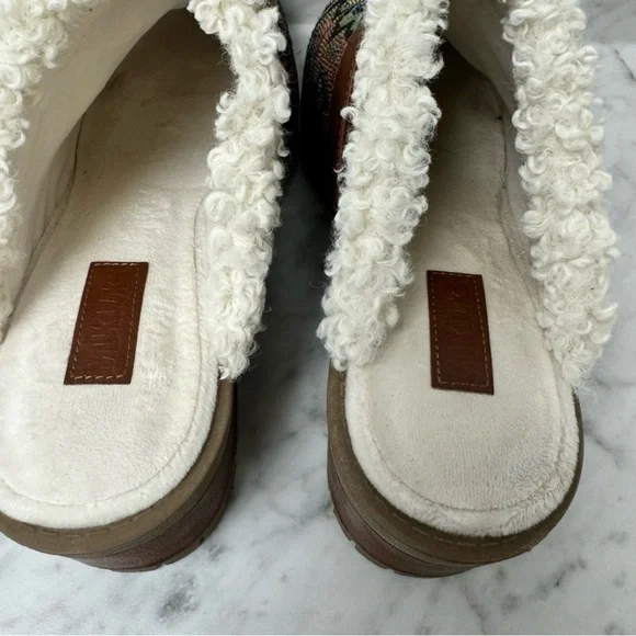 Muk Luks Tapestry Clogs - Size 11 - Picture 7 of 14